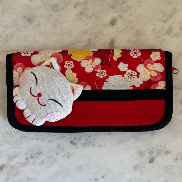NWT Disney World House of Good Fortune Lucky Cat Wallet - Picture 1 of 4